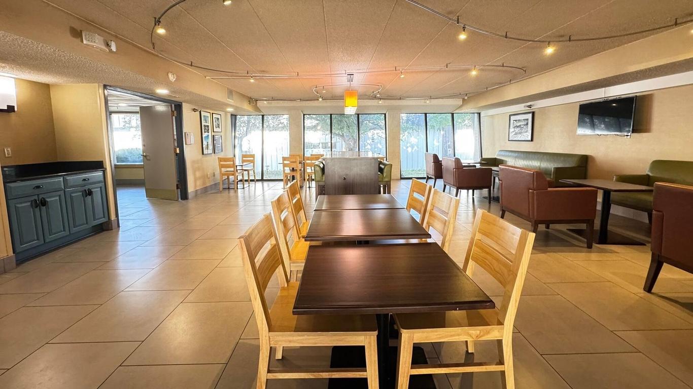 Wingate by Wyndham Lincoln Airport East