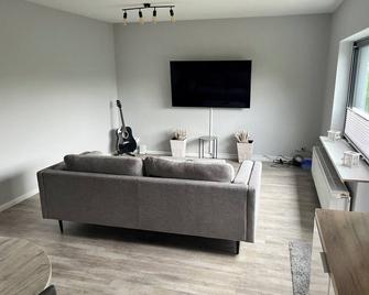 Renovierte 2 Zimmer Einlieger-ferienwohnung. Schwentinental - Schwentinental - Wohnzimmer