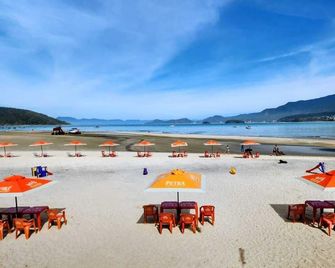 Francis Hotel Mar - Caraguatatuba - Strand