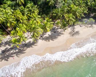 Picard Beach Cottage Resort - Portsmouth - Beach