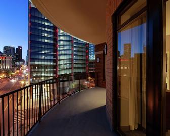 Hampton Inn & Suites Nashville-Downtown - נאשוויל - מרפסת