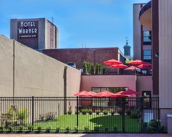 Hotel Warner - West Chester - Patio