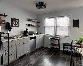 Hudson River View Suite-idyllic getaway with fireplace & private deck-75 min NYC - Newburgh - Küche