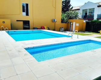 Hostal Miramar - Los Caños - Piscina