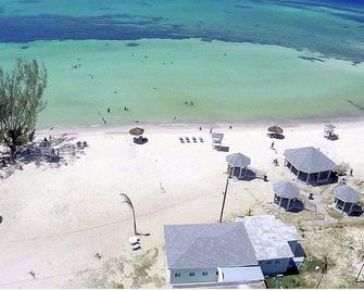 Hibiscus Place Is Your Home Away From Home. Entire Property Is Available To You! - פאלמאות' (ג'מייקה) - חוף