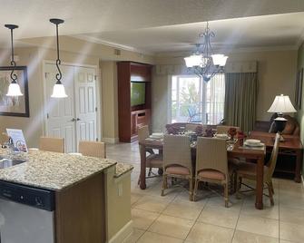 2 Bedroom Condo at Westgate Town Centre Resort Orlando - Celebration - Dining room