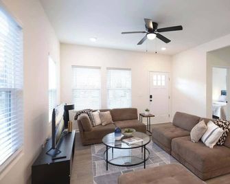 5 Min to Elon - 7 Min to Downtown - Washer and Dryer - Burlington - Wohnzimmer