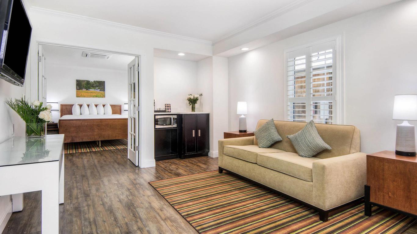 Aggie Inn Ascend Hotel Collection