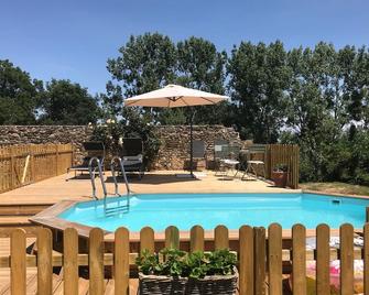 Chambres d'Hôtes Maison Balady - Bellenaves - Piscina