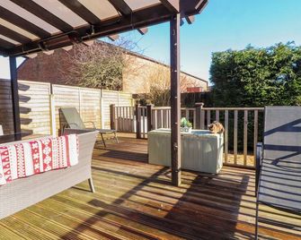 Lytham House, Pet Friendly, With A Garden In Lytham St. Annes - Lytham St. Annes - Balcony