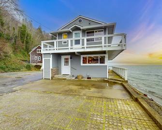 Tyee Shoreline Retreat A - Camano Island - Edificio