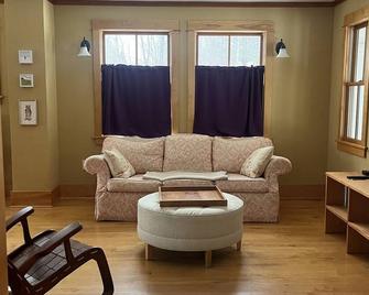 Longwood: cozy country VT home 20 min from Craftsbury and on the VAST trails - Barton - Sala de estar