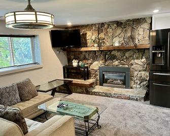 Resort style home living - Delta - Living room