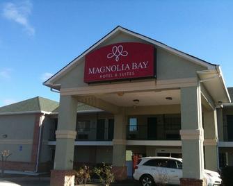 Magnolia Bay Hotel & Suites - Jonesboro - Building