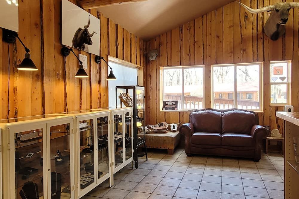 The Longhorn Ranch Resort Lodge & Rv Park - Dubois - Living room