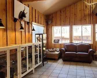 The Longhorn Ranch Resort Lodge & Rv Park - Dubois - Living room
