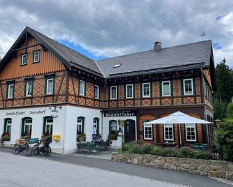 Cozy Holiday Home In Knezice With Large Garden - Jablonné v Podještědí - Building