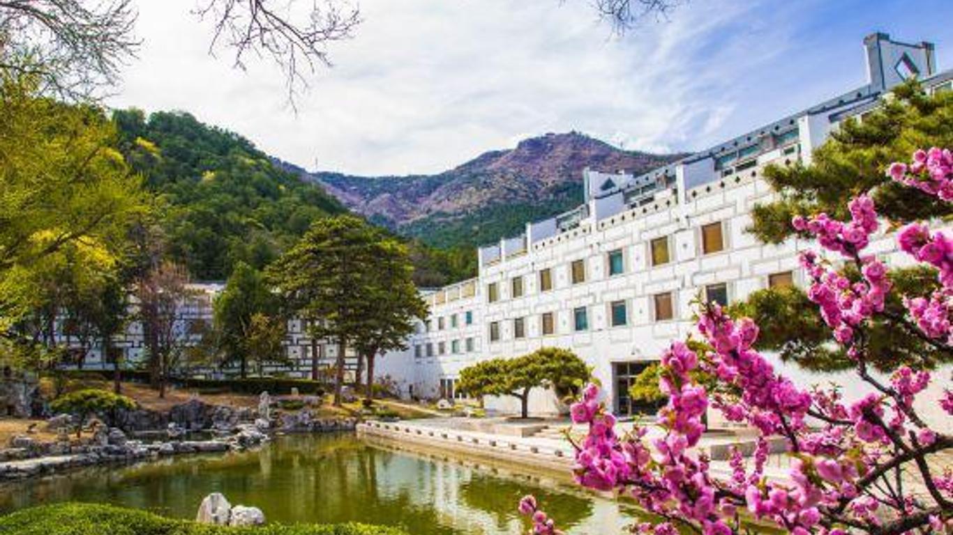 Fragrant Hill Hotel