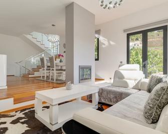 Countryside Charm House by Holiday Rental Madeira - Câmara de Lobos - Living room