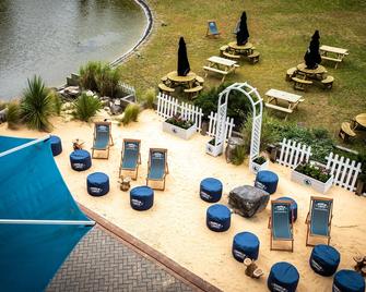 Hilton London Heathrow Airport - Londres - Patio