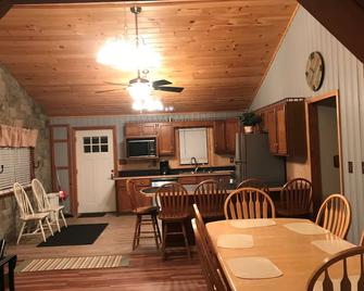 Adirondacks Family Retreat - Fort Ann - Dining room