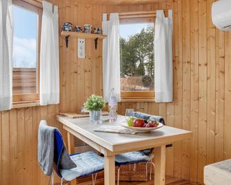 Cozy Home In Præstø With Kitchen - Præstø - Dining room