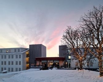 Gistihúsið - Lake Hotel Egilsstadir - Egilsstaðir - Building