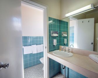 The Midcity Motor Lodge - Orange - Bathroom