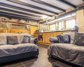 Up Over Head - Penzance - Living room