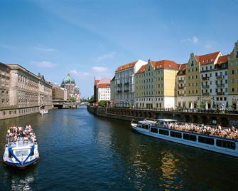Novotel Berlin Mitte - Berliini - Rakennus