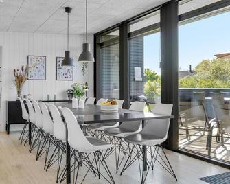 Awesome Home In Juelsminde With Sauna - Horsens - Essbereich