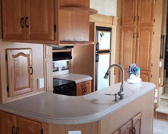 RV Executive Home in Tranquil Setting, Inground Indoor Pool heated year around - Marianna - Keuken
