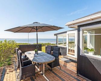 Gorgeous home in Esbjerg V with WiFi - Esbjerg - Innenhof