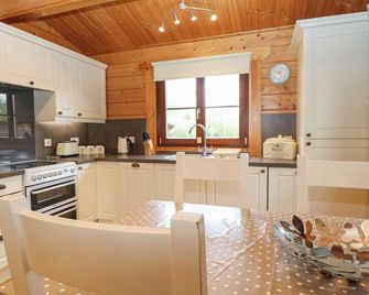 Kingfisher Lodge, Character Holiday Cottage In Badwell Ash - Bury St. Edmunds - Kitchen