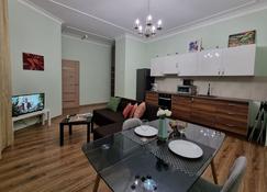 Art Deco One-Bedroom Suite in Library House with Free 5G WiFi - Riga - Restaurant