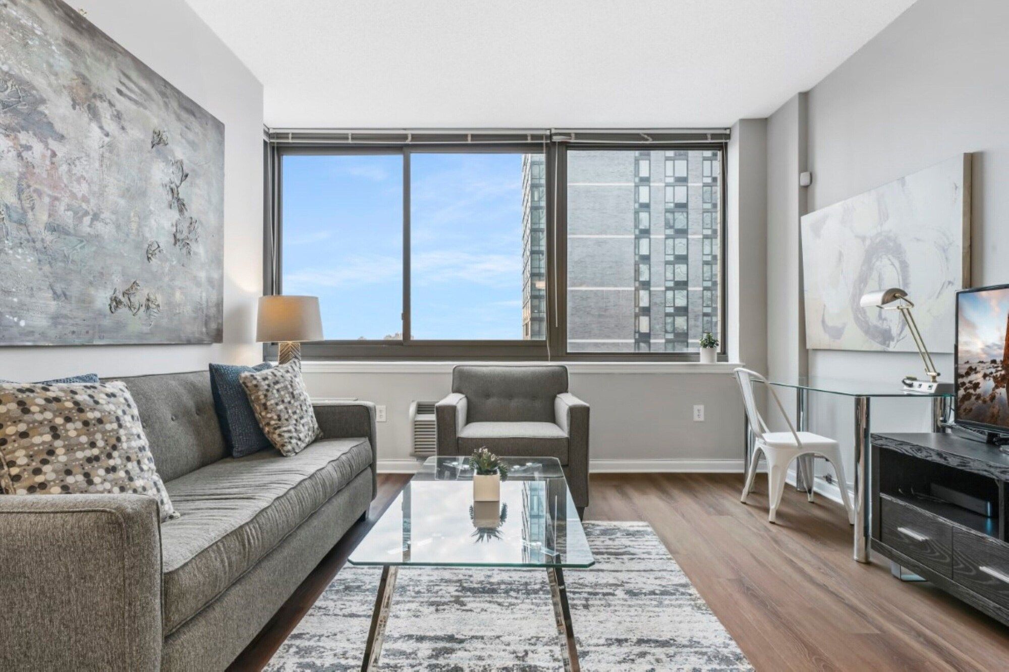 Bluebird Suites Near Path - Jersey City - Living room