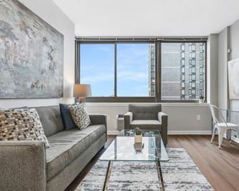 Bluebird Suites Near Path - Jersey City - Living room