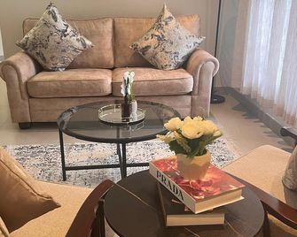 Vineyard On The Hill Guest House - Nelspruit - Vardagsrum