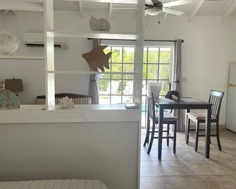 Palm Breeze Bay Cottage - Five Cays Settlement - Comedor