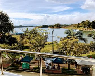 Aptos vista al Embalse, frente al lago, Restaurantes, Bares - Guatapé - Balcony