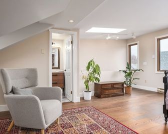 The Townhouse, Downtown Kingston - Kingston - Living room