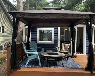Happy Ours Lake Front Retreat - Waupaca - Патіо