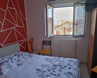 Bayonne appartement 63m2 avec terrase parking wifi - Bayona - Habitación