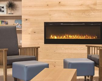 كانتري إن آند سويتس باي راديسون، دوبوك، آيوا - دوبوك - ردهة