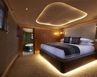 Fingal - A Luxury Floating Hotel - Edinburgh - Bedroom