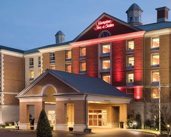 Hampton Inn & Suites Williamsburg-Central - Williamsburg - Building