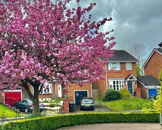 Detached 3 bedroom house with drive and garden - Droitwich - Außenansicht