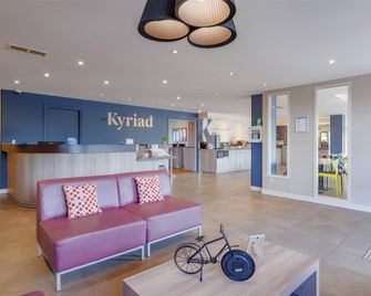 Kyriad Lyon Est - Saint Bonnet De Mure - Saint-Bonnet-de-Mure - Hall d’entrée