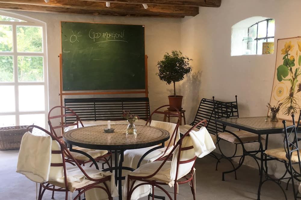 Villa Sandby Bed and Breakfast - Borrby - Restaurant