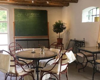Villa Sandby Bed and Breakfast - Borrby - Restaurant